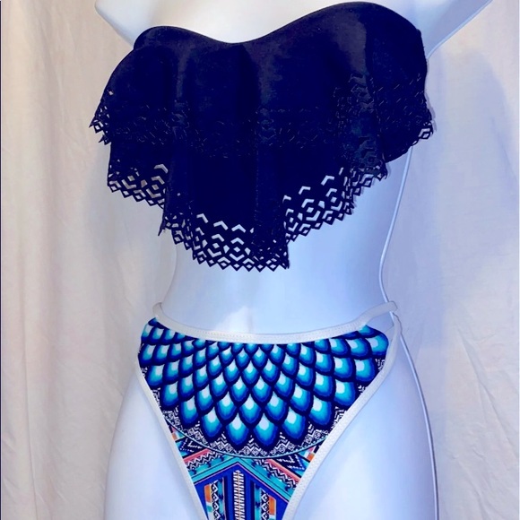 Bikini - Picture 1 of 1